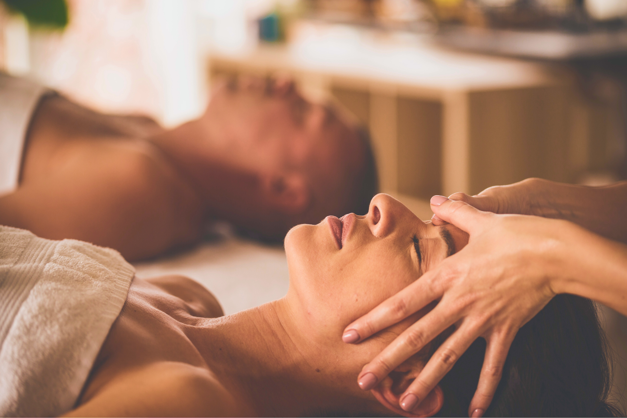 Relaxing couples massage