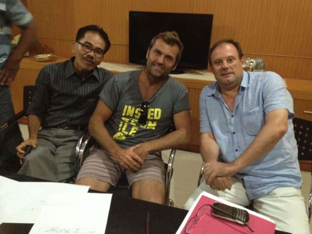 Tony Cannon, Simon Jenour and members of the Budi family at the signing of a key Keramas land lease agreement